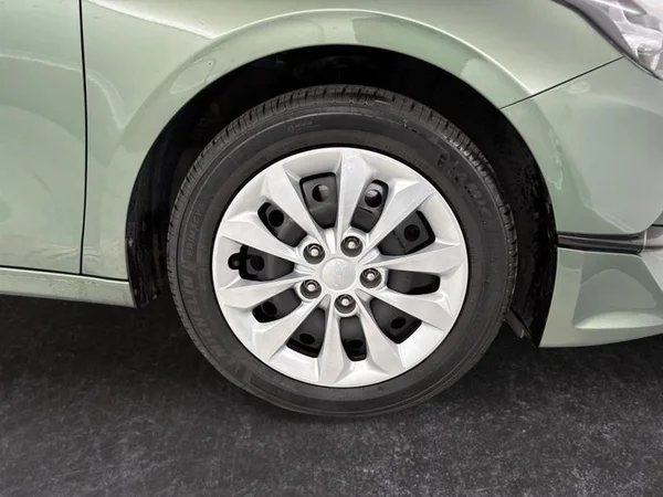 KIA Ceed (2023) — foto 17 van 17