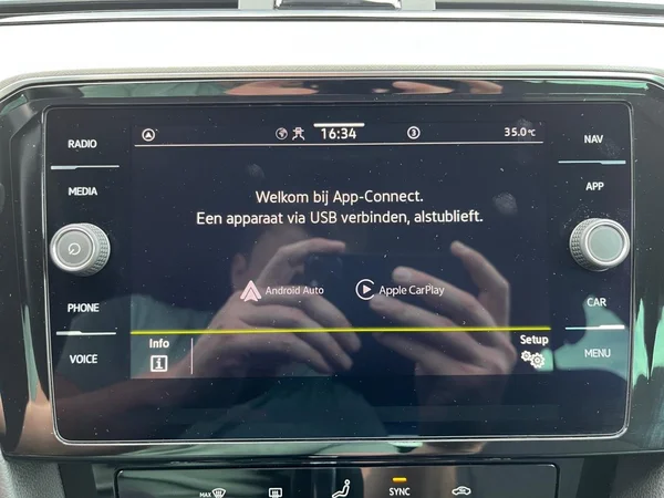 VOLKSWAGEN Passat Variant (2024) — foto 6 van 23