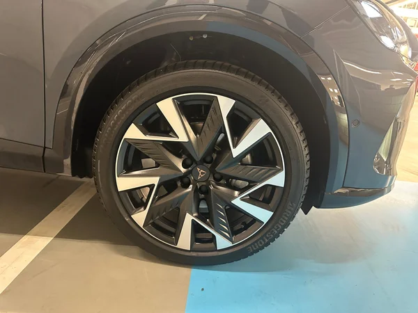 CUPRA Formentor e-Hybrid (PHEV) (2025) — foto 9 van 24