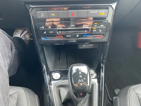 VOLKSWAGEN T-Cross (2025) — foto 3 van 17