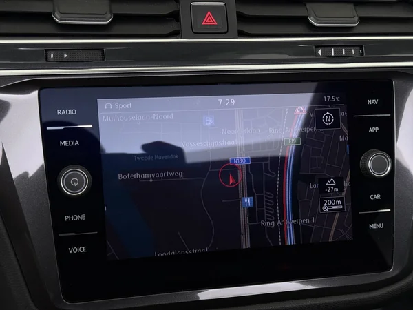 VOLKSWAGEN Tiguan Allspace (2018) — foto 10 van 33