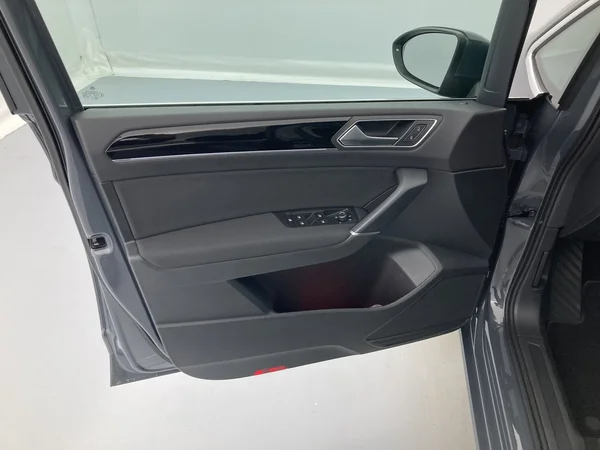 VOLKSWAGEN Touran (2020) — foto 14 van 36