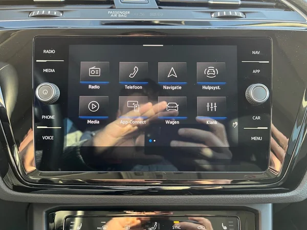 VOLKSWAGEN Touran (2025) — foto 4 van 22