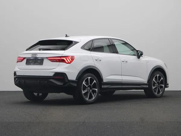 AUDI Q3 Sportback PHEV (2023) — foto 12 van 24