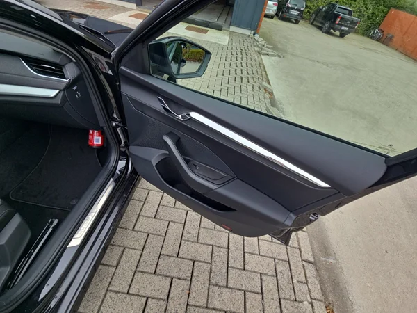 SKODA Octavia Combi (2024) — foto 13 van 24