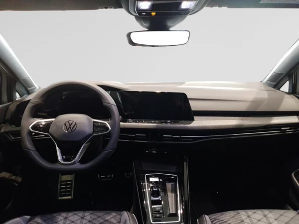 VOLKSWAGEN Golf VIII SW (2024) — foto 4 van 22
