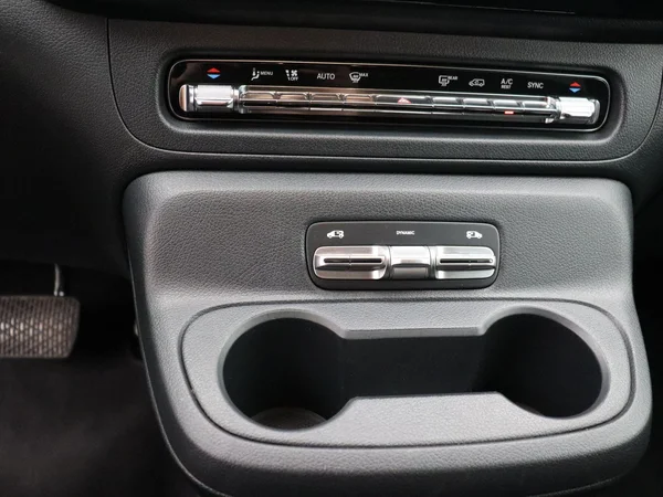 Mercedes-Benz Vito (2025) — foto 6 van 26