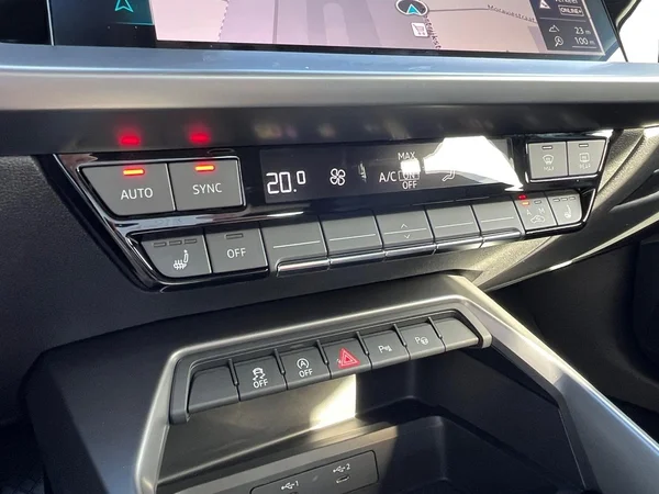 AUDI A3 Sportback (2024) — foto 8 van 21