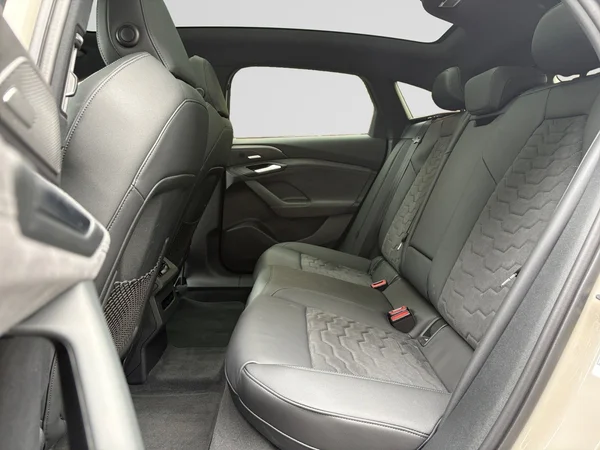 AUDI A6 Sportback e-tron (2025) — foto 15 van 17