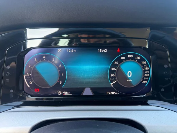 VOLKSWAGEN Golf VIII (2024) — foto 14 van 16
