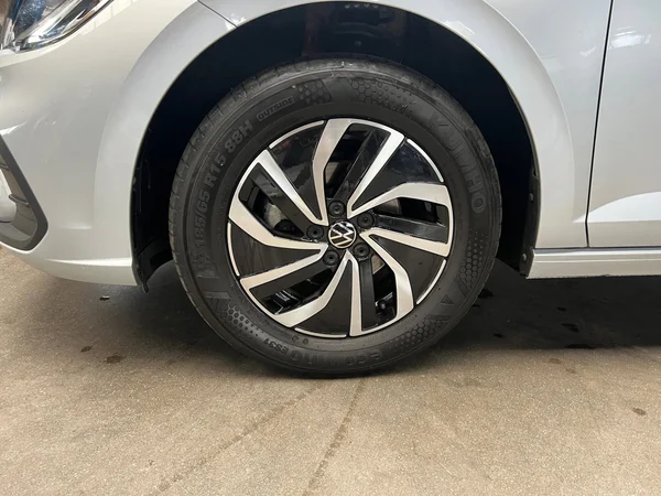 VOLKSWAGEN Polo (2023) — foto 15 van 23