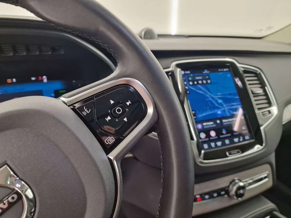 Volvo XC90 (2024) — foto 2 van 18