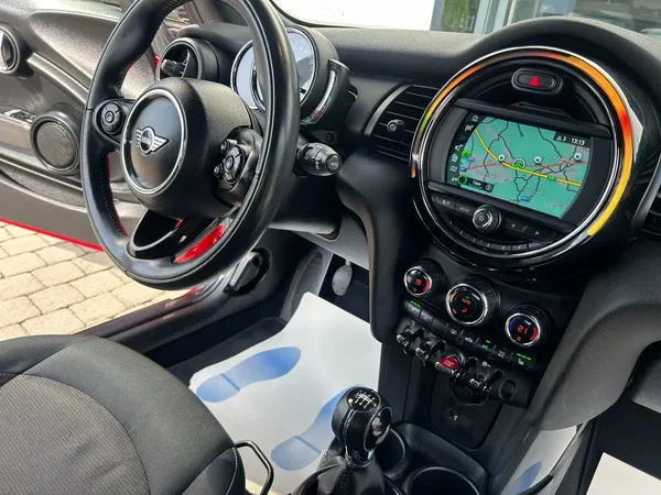 Mini One (2018) — foto 2 van 20