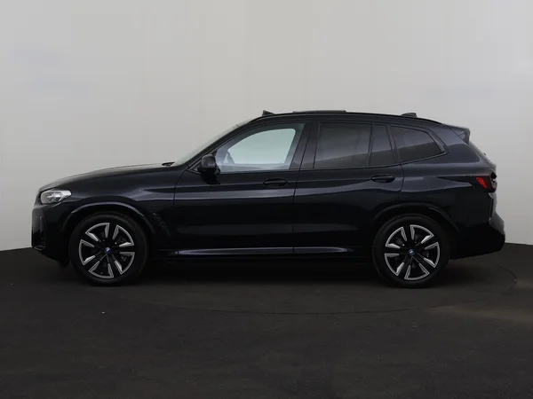 BMW iX3 (2022) — foto 12 van 36