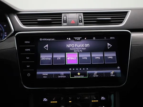 Škoda Superb (2022) — foto 20 van 47