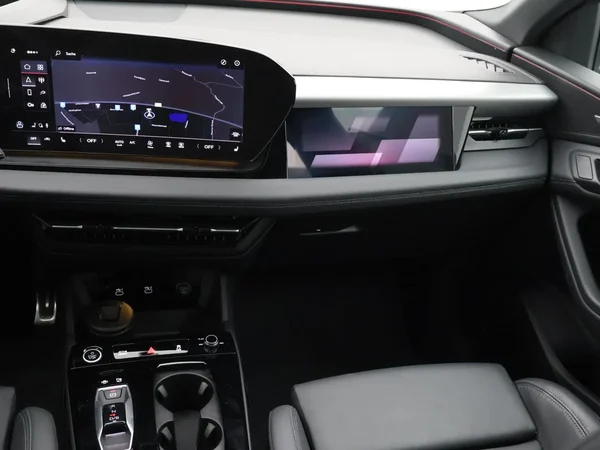 Audi Q6 e-tron (2025) — foto 15 van 29