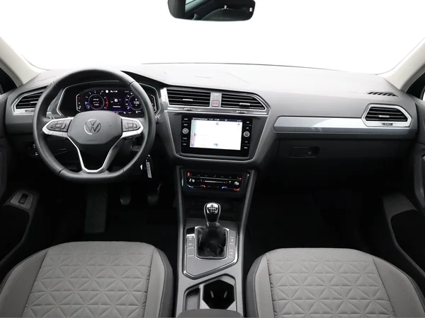 VOLKSWAGEN Tiguan (2022) — foto 21 van 22