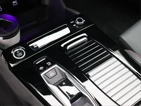 AUDI Q6 e-tron (2025) — foto 7 van 21