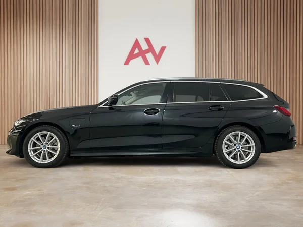BMW 320 (2023) — foto 2 van 29