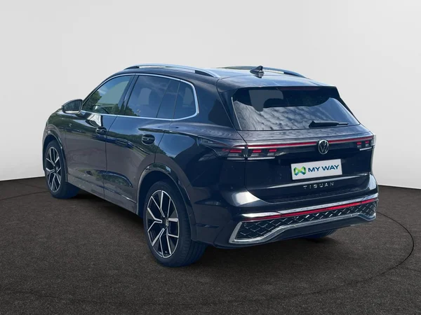 VOLKSWAGEN Tiguan (2024) — foto 12 van 20