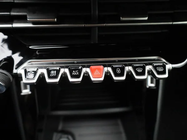 Peugeot e-2008 (2023) — foto 18 van 43
