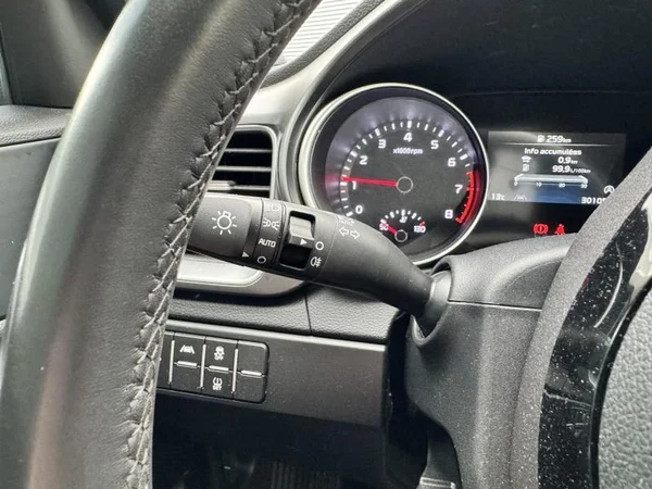 KIA XCeed (2023) — foto 13 van 26