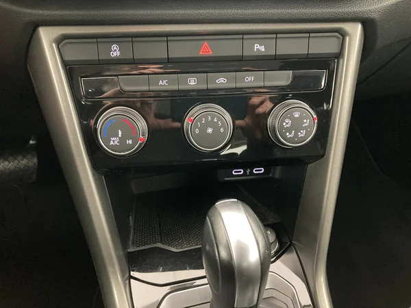 VOLKSWAGEN T-Roc (2021) — foto 7 van 36