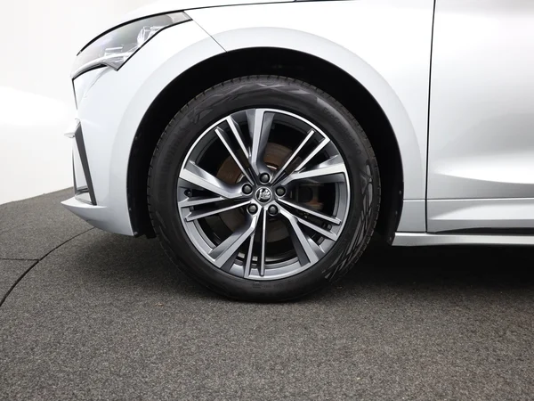 SKODA Enyaq Coupé (2023) — foto 13 van 23