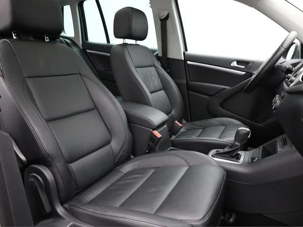 VOLKSWAGEN Tiguan (2016) — foto 16 van 20