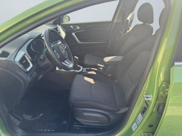 KIA XCeed (2023) — foto 3 van 26