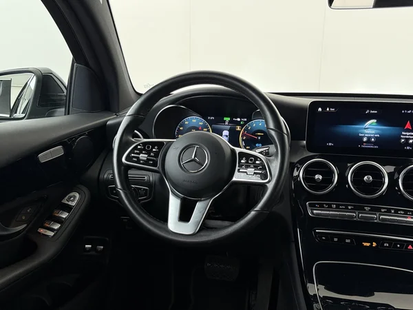 MERCEDES GLC 300 (2021) — foto 14 van 32