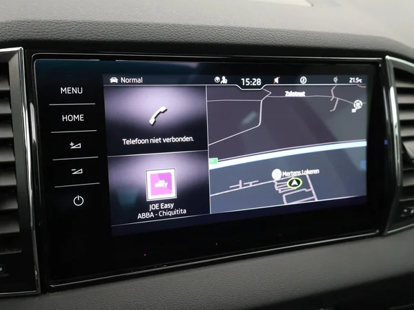 SKODA Karoq (2023) — foto 7 van 33