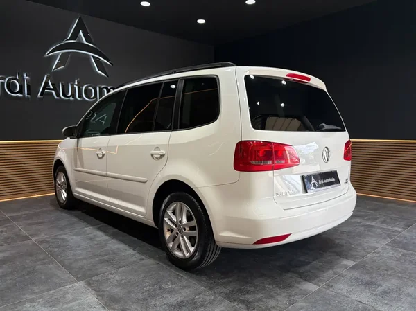 Volkswagen Touran (2015) — foto 20 van 22