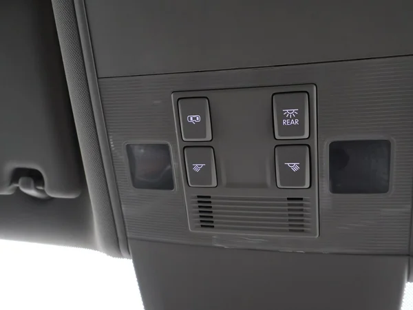 VOLKSWAGEN Touran (2022) — foto 18 van 29