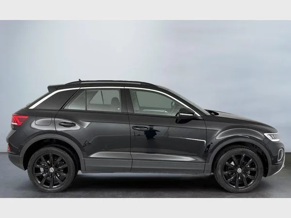 Volkswagen T-Roc (2023) — foto 16 van 22