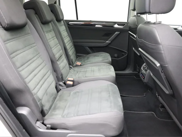 VOLKSWAGEN Touran (2022) — foto 25 van 25