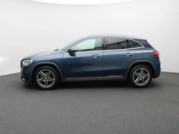 Mercedes-Benz GLA (2022) — foto 25 van 30