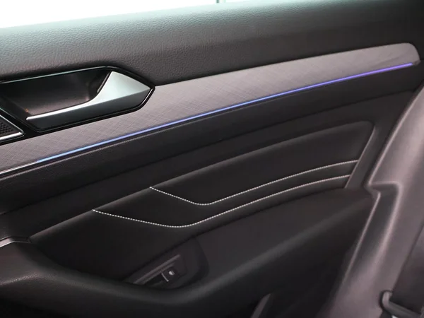 VOLKSWAGEN Passat Variant GTE (2022) — foto 13 van 29