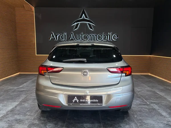 Opel Astra (2021) — foto 19 van 23