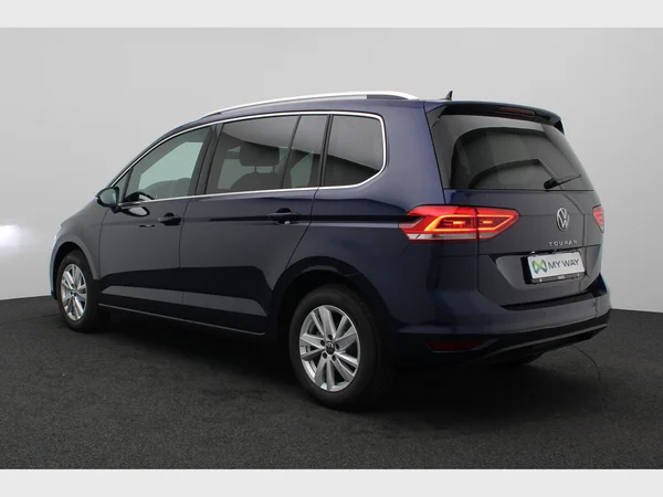 VOLKSWAGEN Touran (2023) — foto 21 van 28