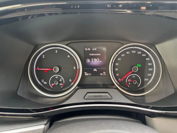 VOLKSWAGEN T6 California (2023) — foto 17 van 24