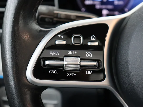 MERCEDES GLE 350 (2021) — foto 9 van 35