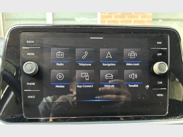 Volkswagen T-Roc (2022) — foto 18 van 31