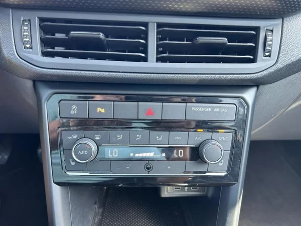 VOLKSWAGEN T-Cross (2021) — foto 13 van 31