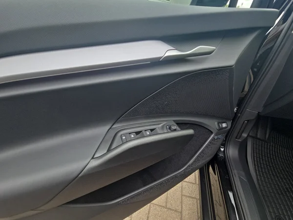 SKODA (2025) — foto 2 van 24