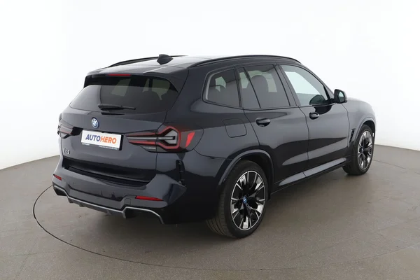 BMW iX3 (2022) — foto 12 van 16