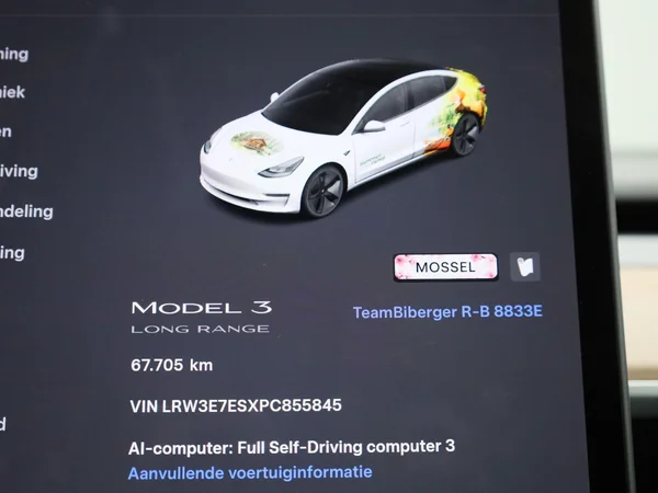 Tesla Model 3 (2023) — foto 22 van 40