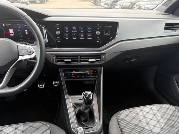 VOLKSWAGEN Polo (2023) — foto 2 van 21