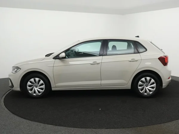 VOLKSWAGEN Polo (2024) — foto 2 van 23