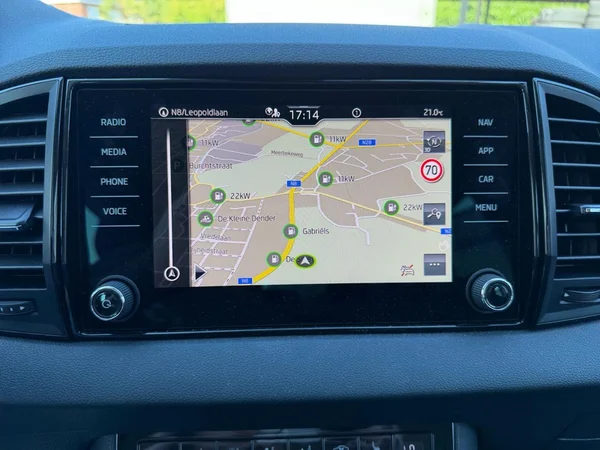 SKODA Karoq (2025) — foto 4 van 24